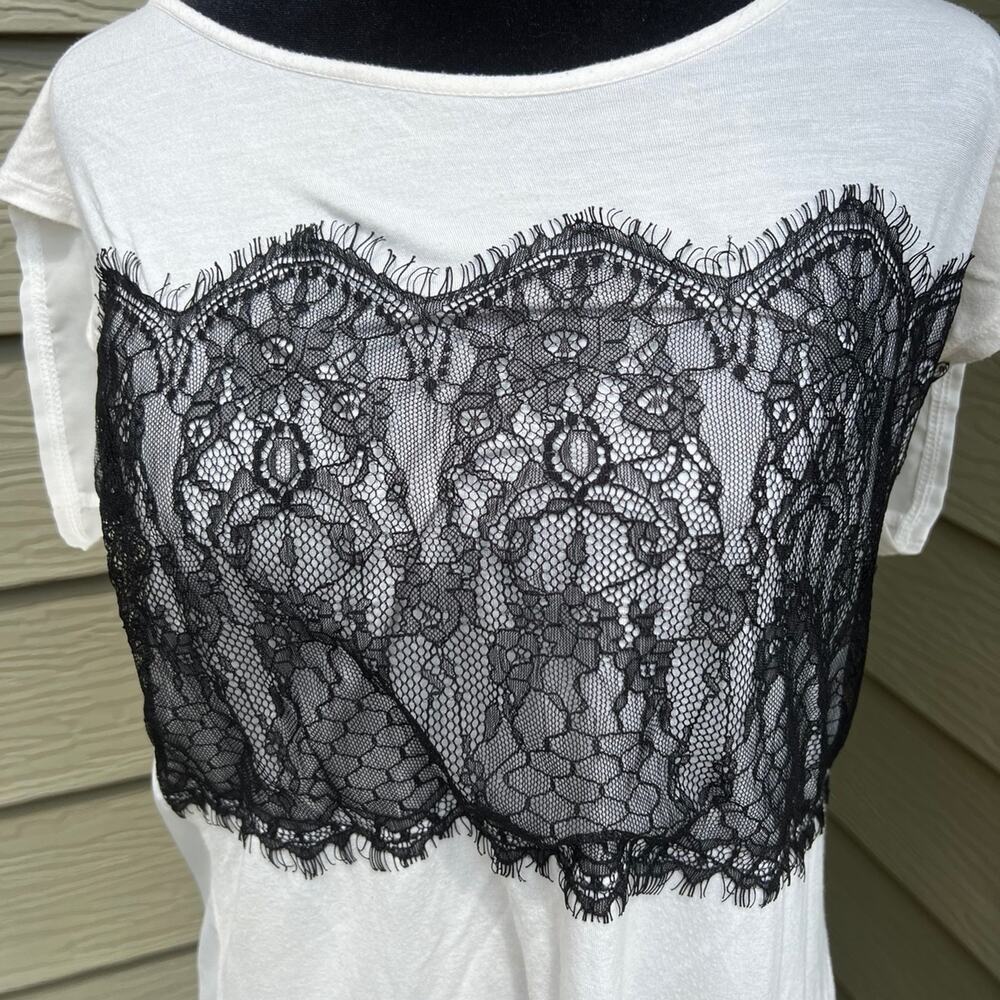 Studio Y Women’s M Sleeveless White Top With Black Lace